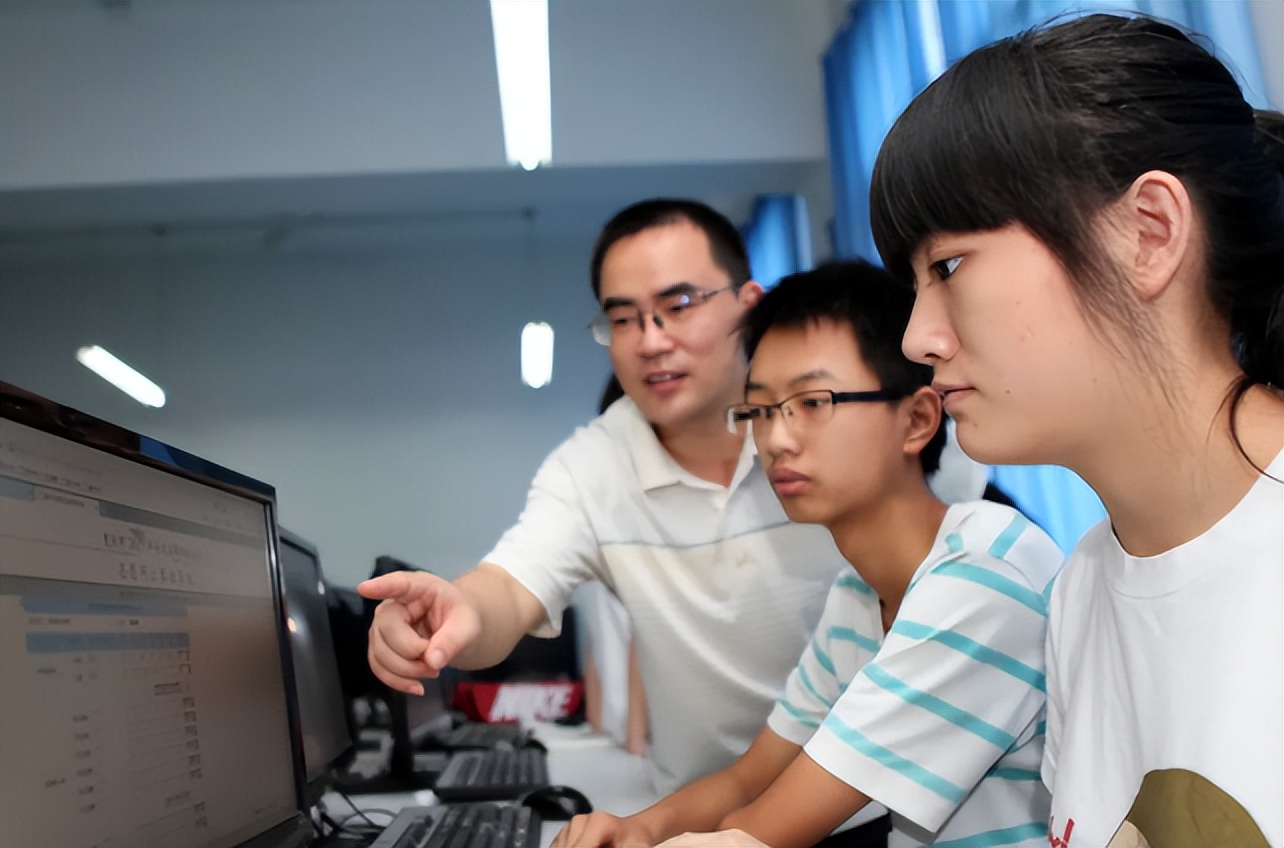 QS世界大学更新排名，北大清华世界排名创新高，复旦大学稍有退步