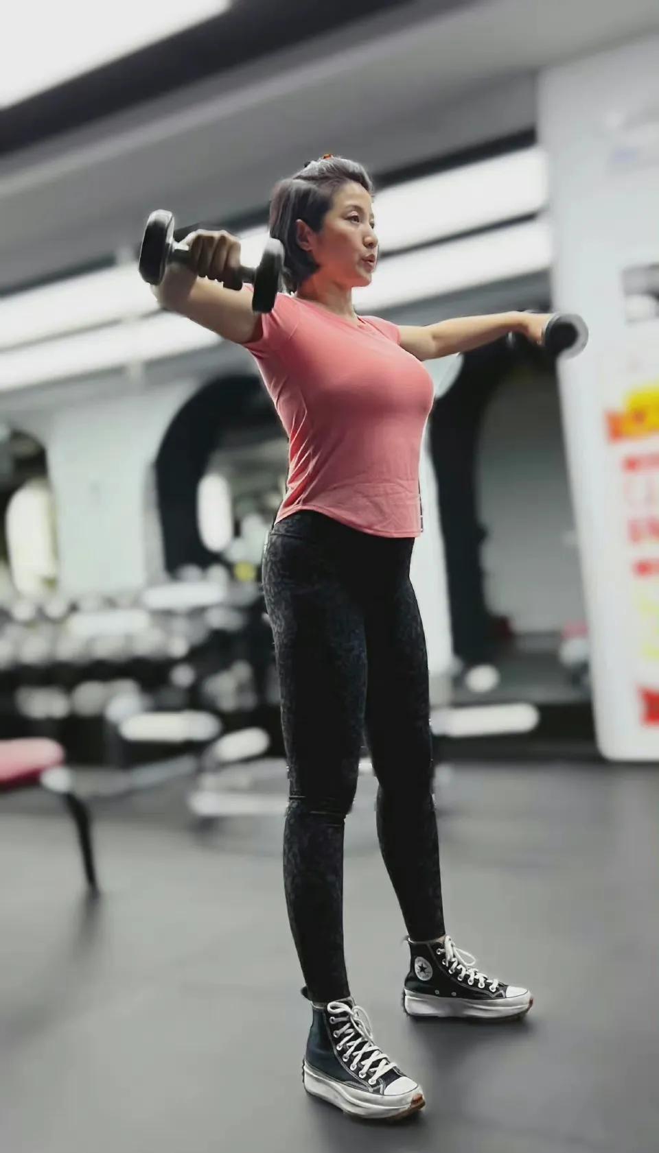 赵雅芝、陈数、殷桃等一众大龄女星，如何保持身材，做法值得学习