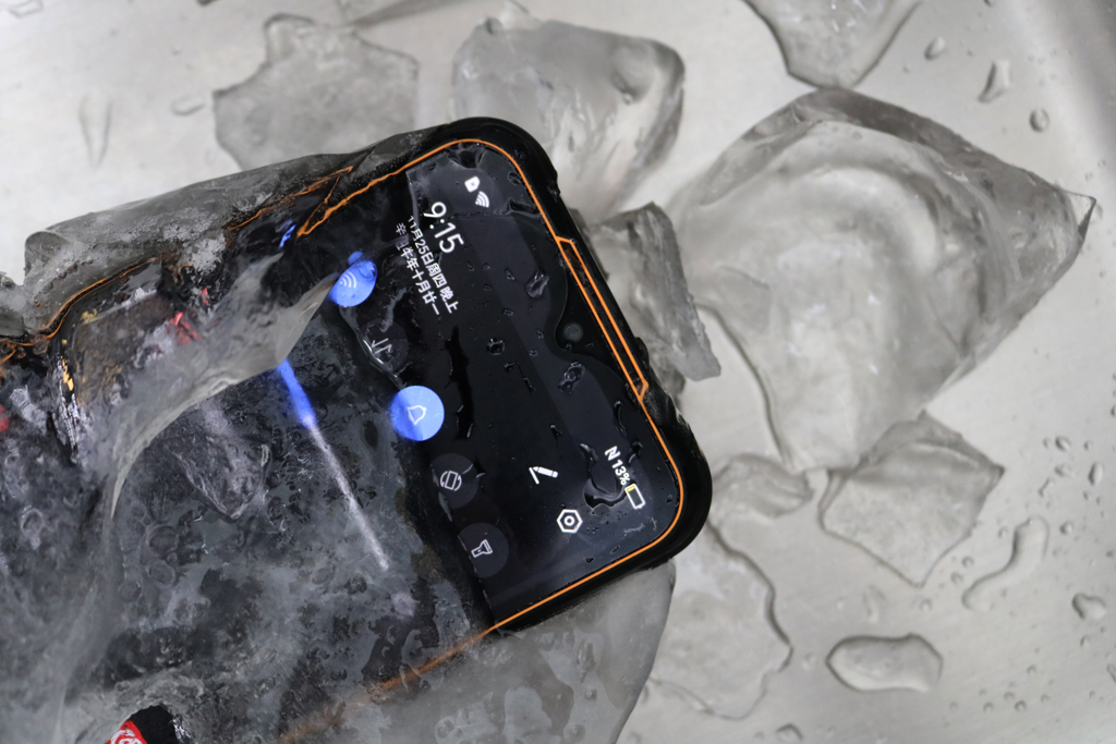 丛林探险 野外生存 零下40° 也能用的户外三防手机——新旗舰AGM G1