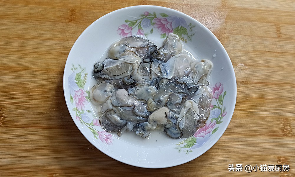 用蒜蓉粉丝蒸煲生蚝，3斤都不够吃，鲜嫩多汁入口那一刻太过瘾了