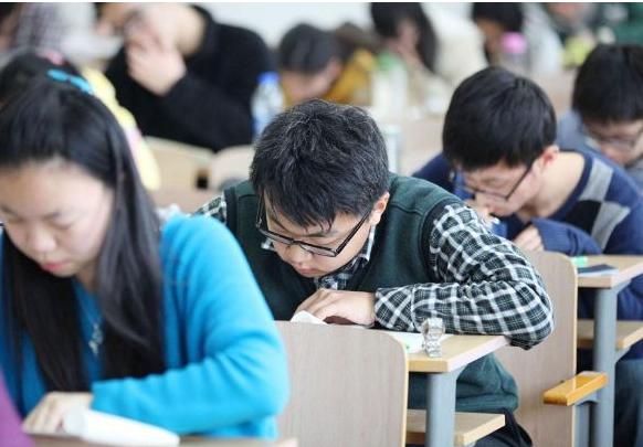 公务员不再以“招考”为主？三类学生能免试上岸，还是干部级别