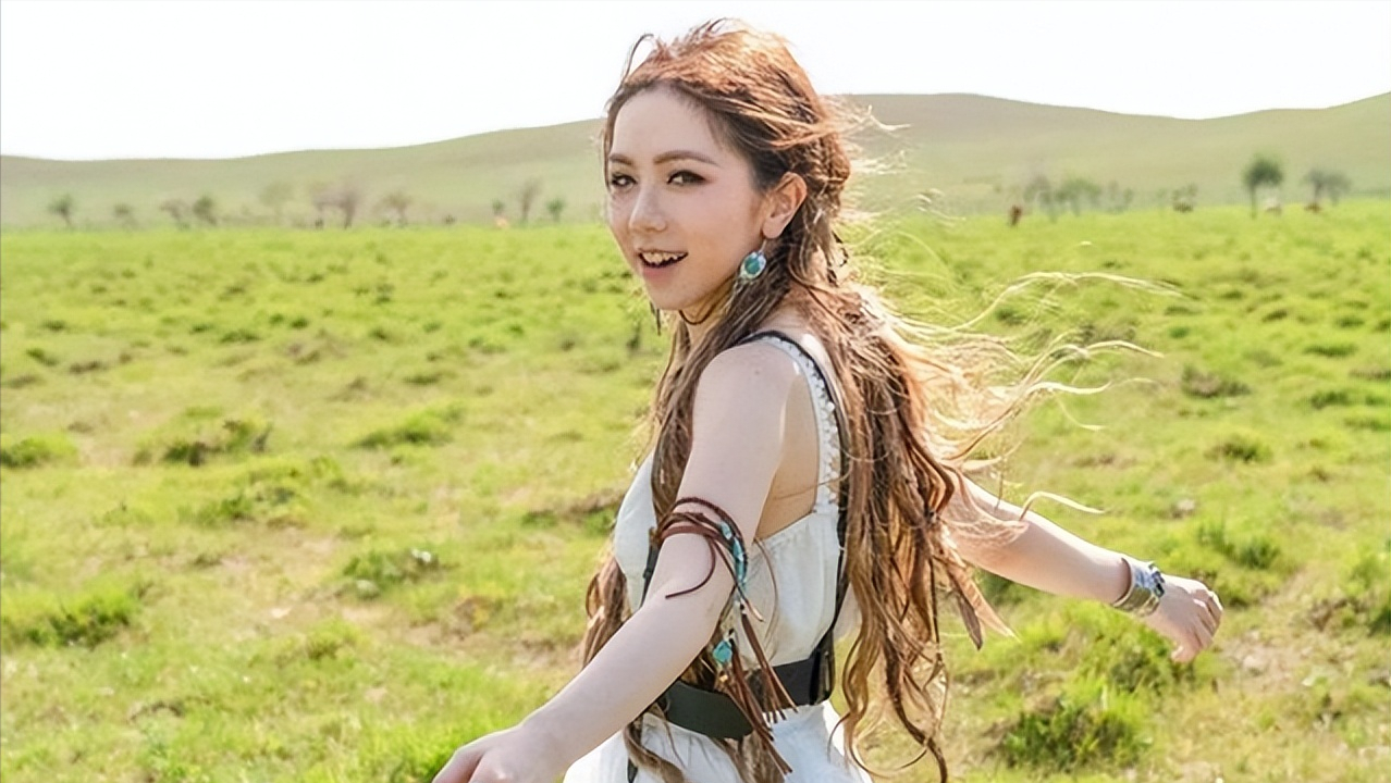 明星清唱名场面，张碧晨惊艳全场，周深简直是“人间百灵鸟”