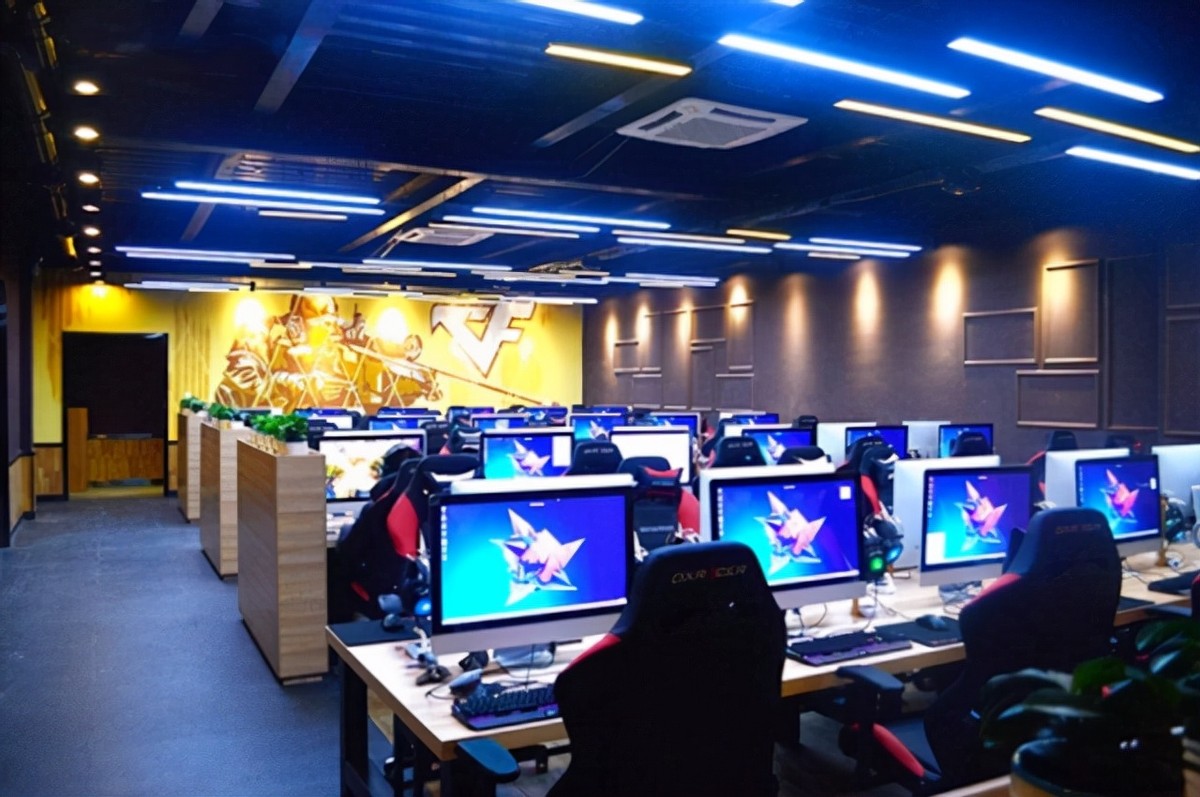 贵州神童13岁考上985，茅台承诺资助4年费用，为何仅1年就停了？