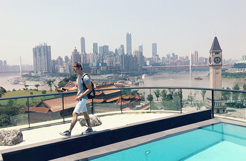 花1200万在重庆买房，为子女找好学校，吴尊：在中国读书不去澳洲