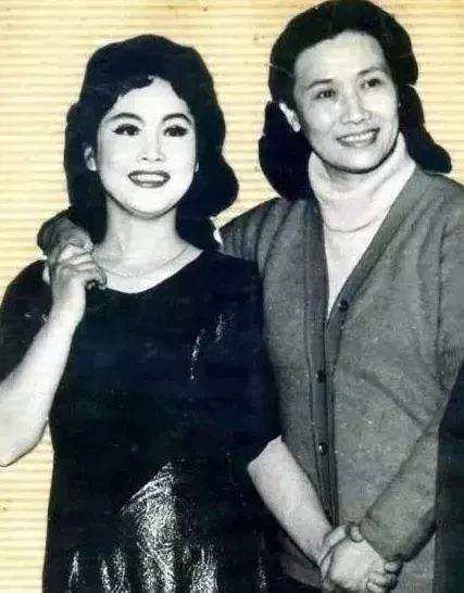 “歌唱家”朱逢博：丈夫死后不愿下葬遗体，痴情守候骨灰14年