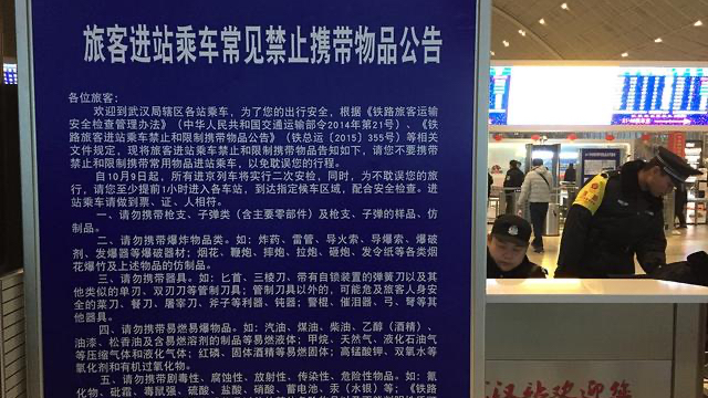 火车上让带酒吗？最多能带几瓶？除了不能超重外，还要注意这几点