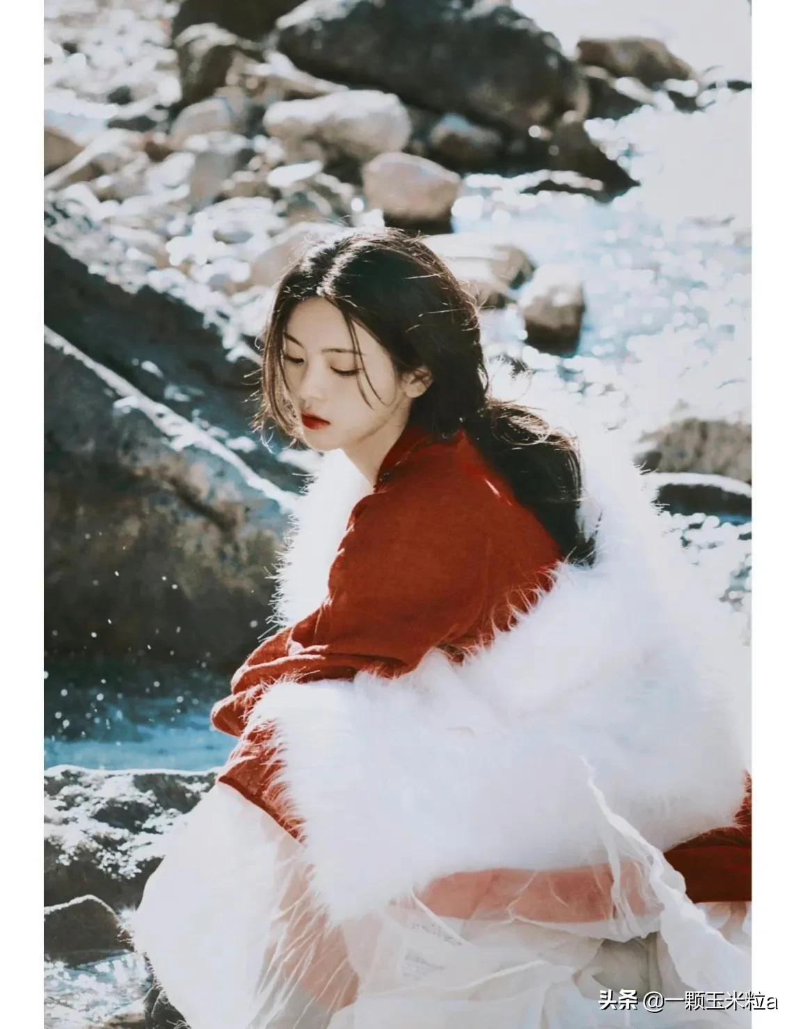 杨超越绝美红衣造型