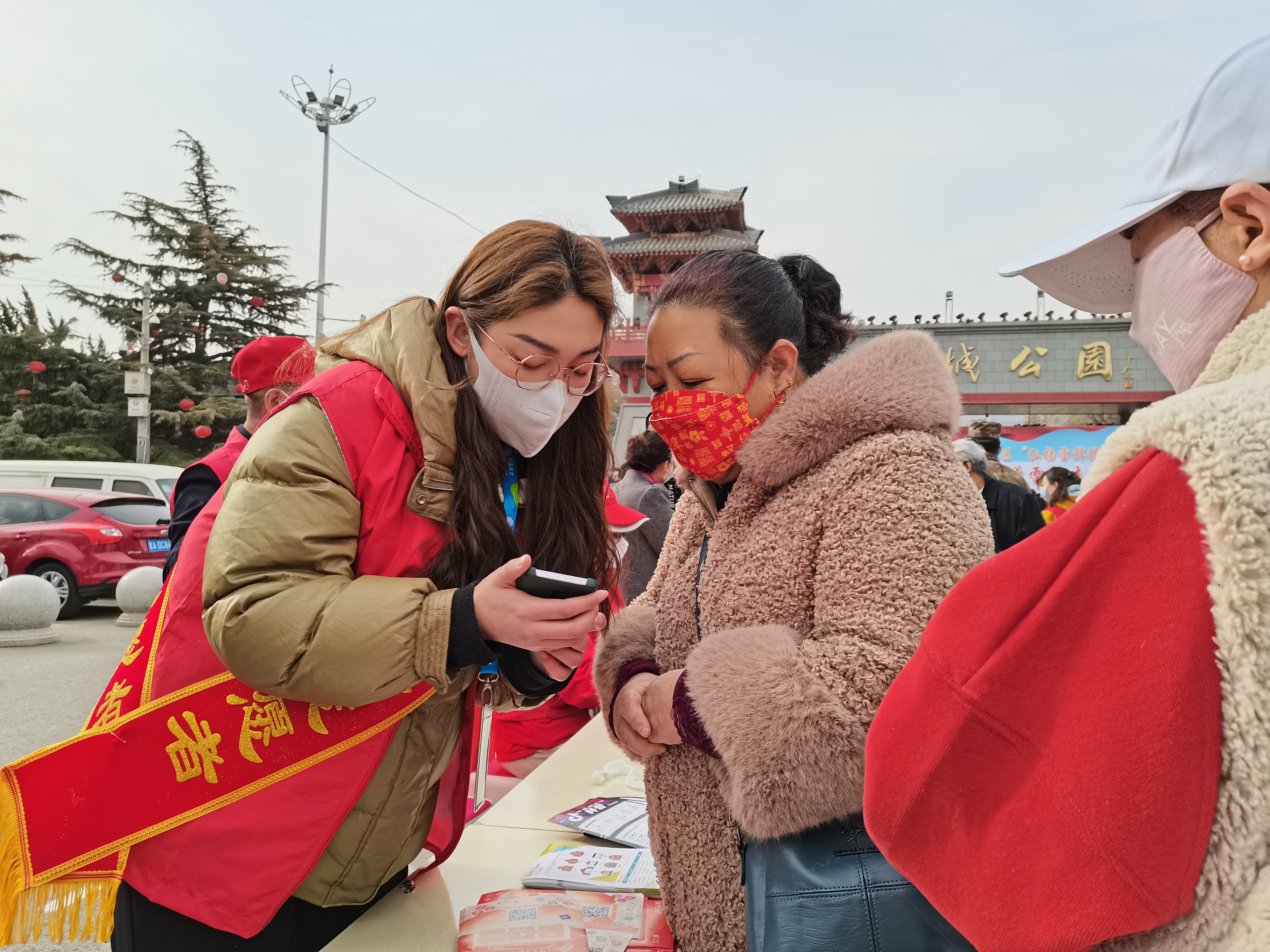 西固区开展“学雷锋志愿服务月”集中示范活动