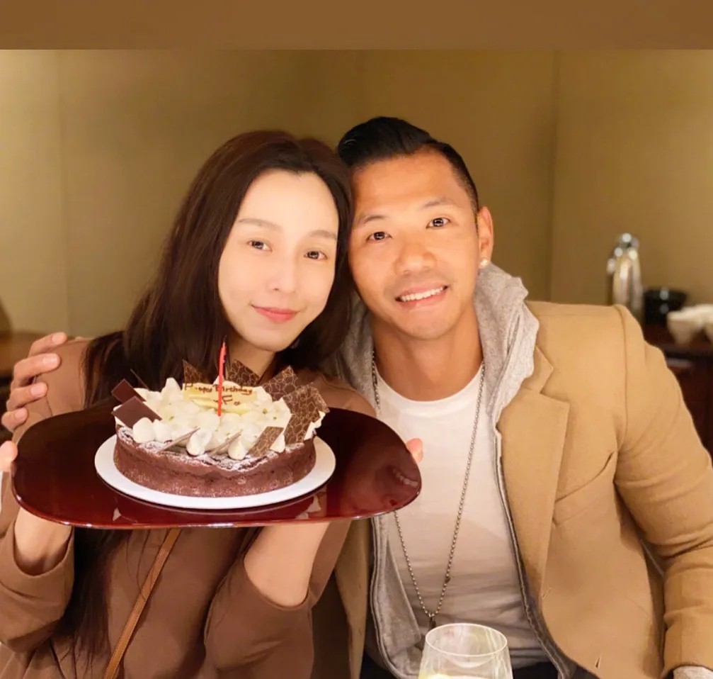 61个小时涨粉三百多万，李靓蕾一“战”成名，将来或“钱”途无限