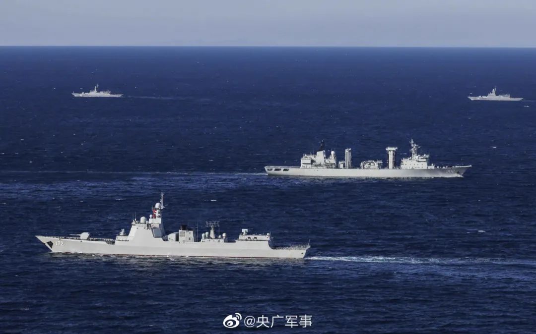 055大驱率队！中俄两国海军近20艘军舰兵分四路，“包夹日本”？
