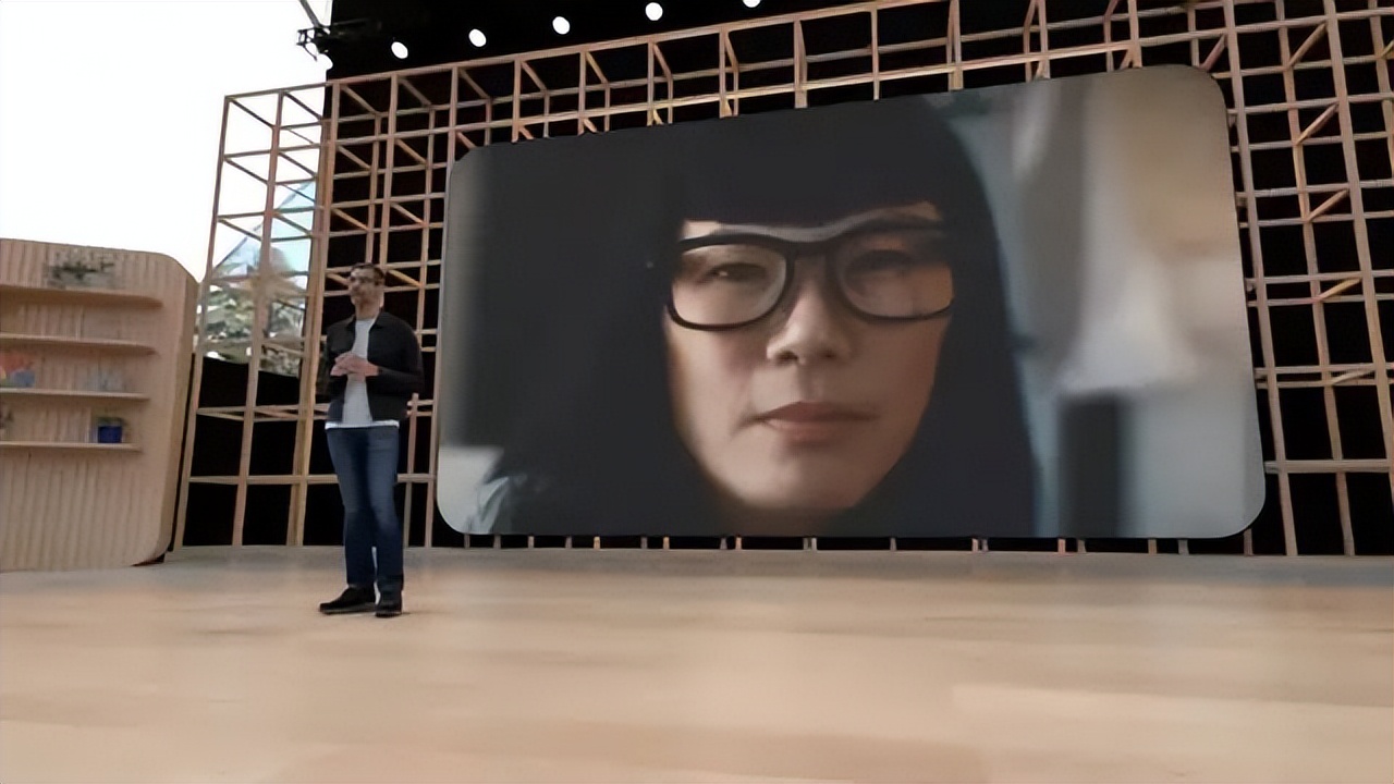 谷歌I/O大会首秀AR眼镜！最贫的搞笑AI机器人亮相