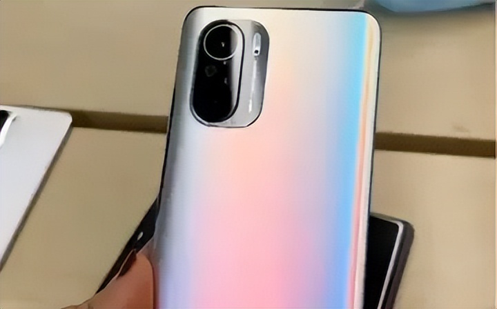 2022年换手机参考这3款，耗电少性能强还不贵，用5年不卡顿