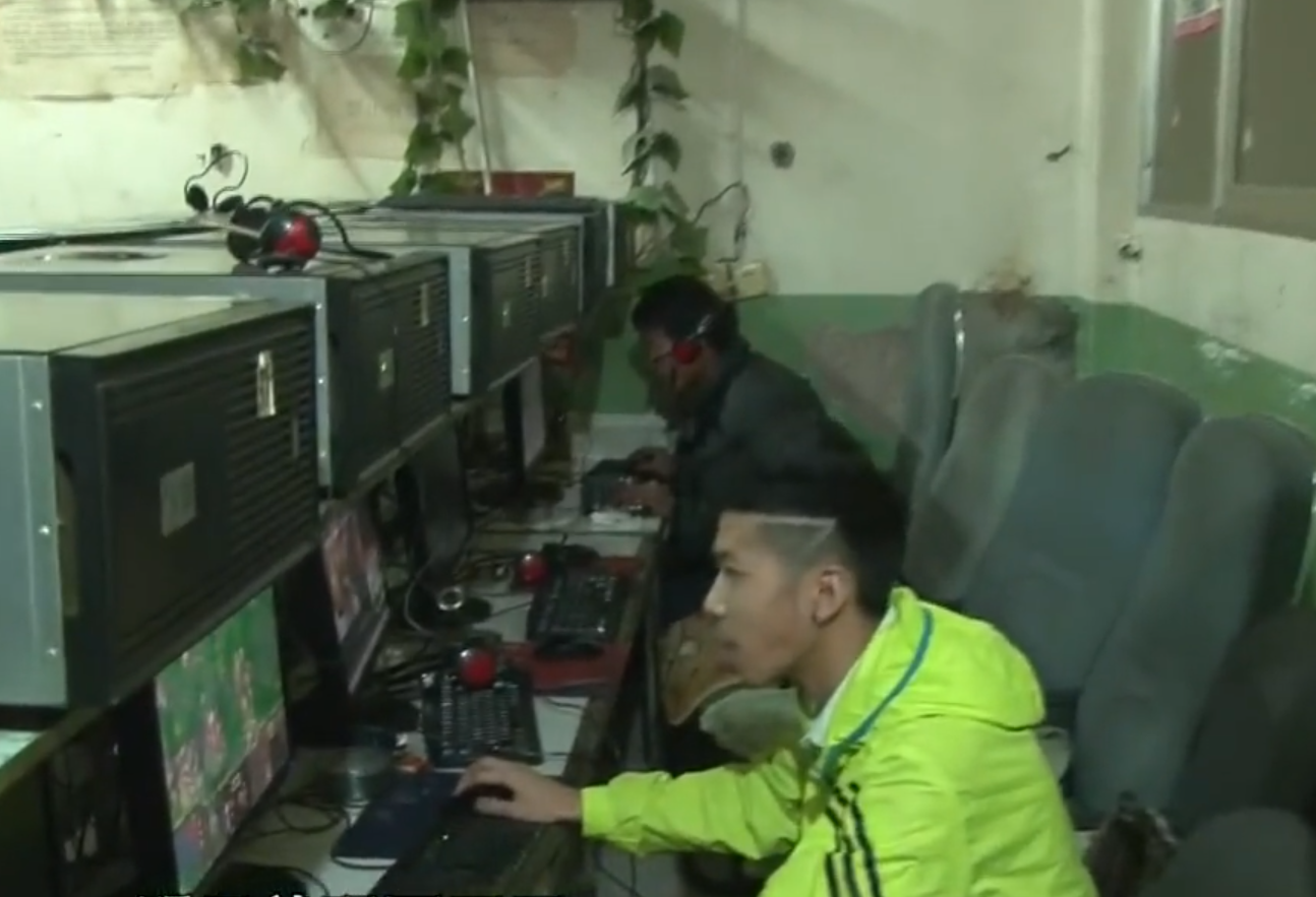 河南16岁富二代：从不吃青菜，有钱才看书，喜欢追着生活老师打