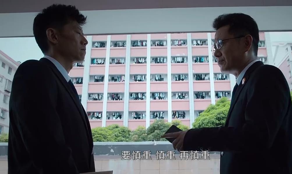 《庭外》首播：夏雨稳健，罗晋入戏，万茜惊艳，悬疑剧该出王炸了