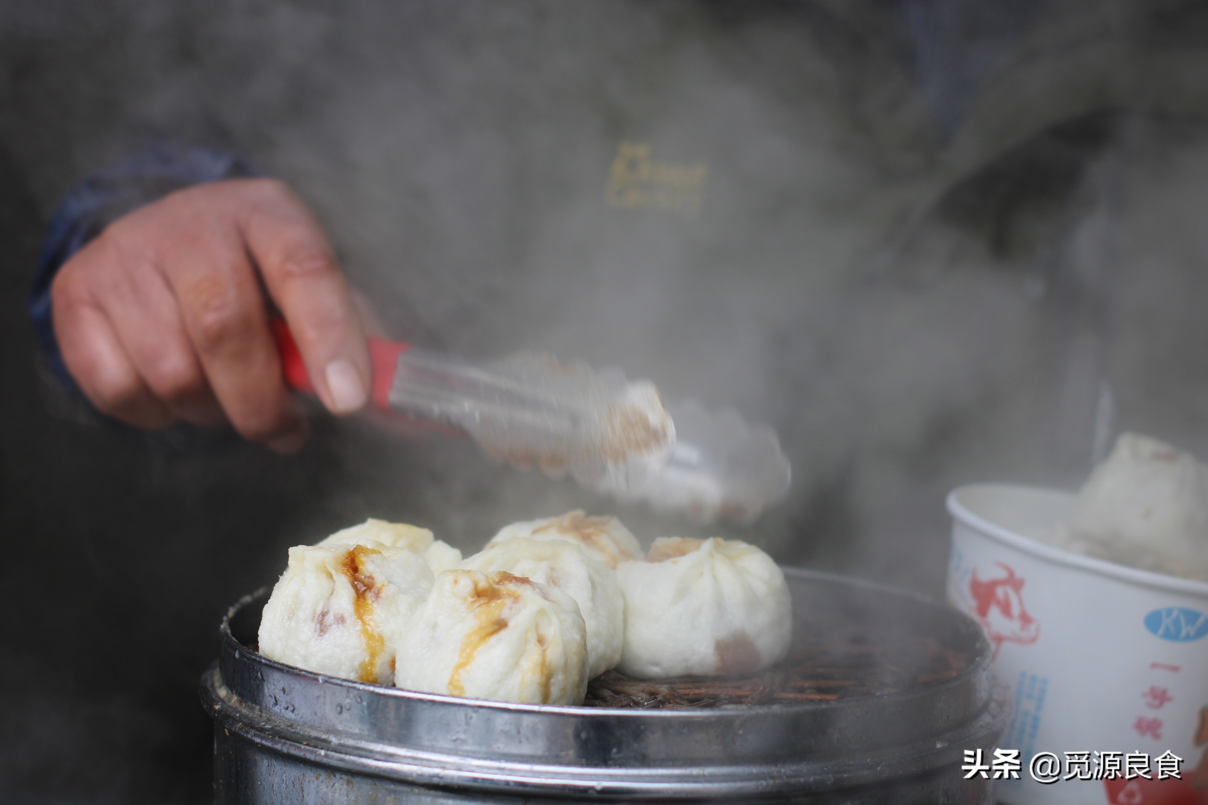 武汉美食探店攻略：那些意想不到的地道小吃与网红餐厅大揭秘