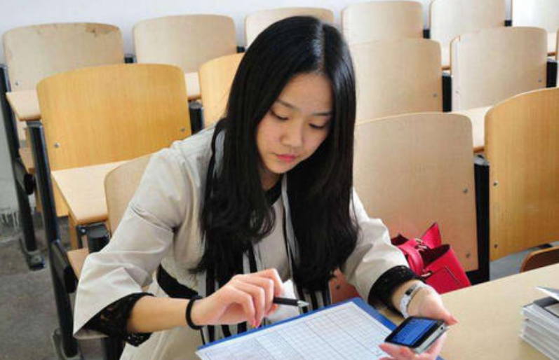 考研中爆冷的985和211，2023考研考生可多留意，复试线才200多分