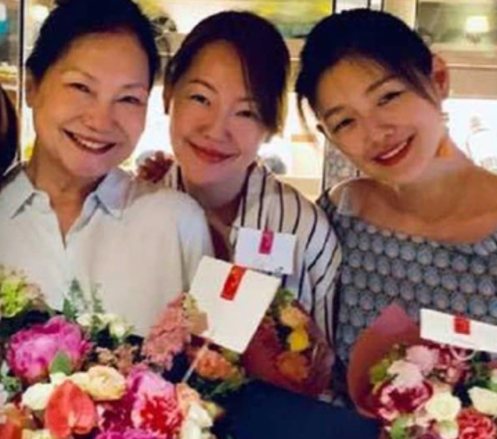 “曲终人散”的人生：大S一家忙着晒幸福，汪小菲满脸憔悴又孤单