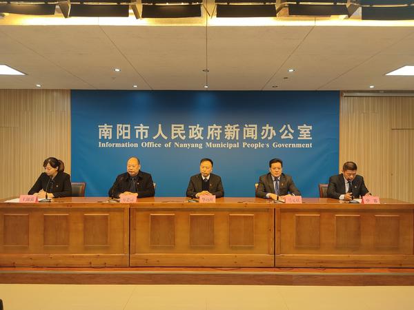 千余名律师进村解烦恼 南阳市3875个村有了法律顾问