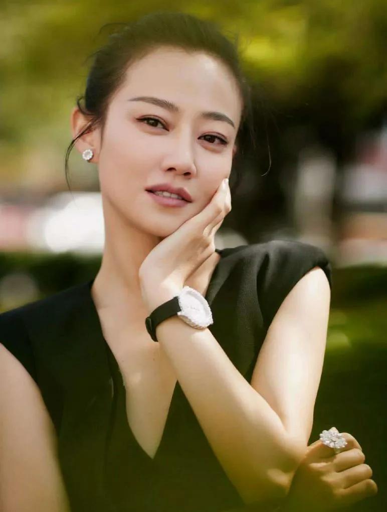谭卓：知性优雅，青春靓丽，温婉大方