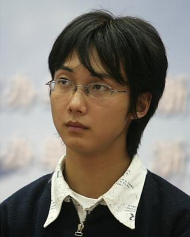 2005年“背母上学”的男孩，29岁时变性为刘婷，当选国际选美女郎