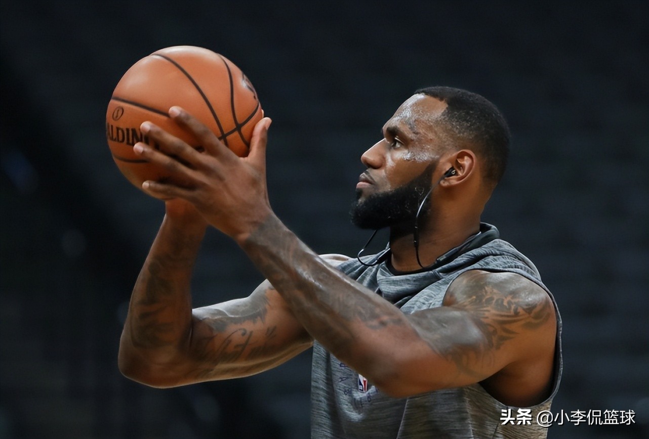 5名NBA球员入选(咋样！杨毅评选近30年前5球员：现役詹姆斯库里，乔丹联手邓肯)