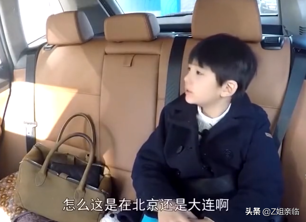 表面是星二代，实际是可怜人，有亲爹像没有，最长38年没见过爸爸