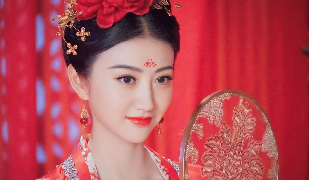 历数5代京圈公主,关晓彤演技不过分,有人不上大学也能部部女一