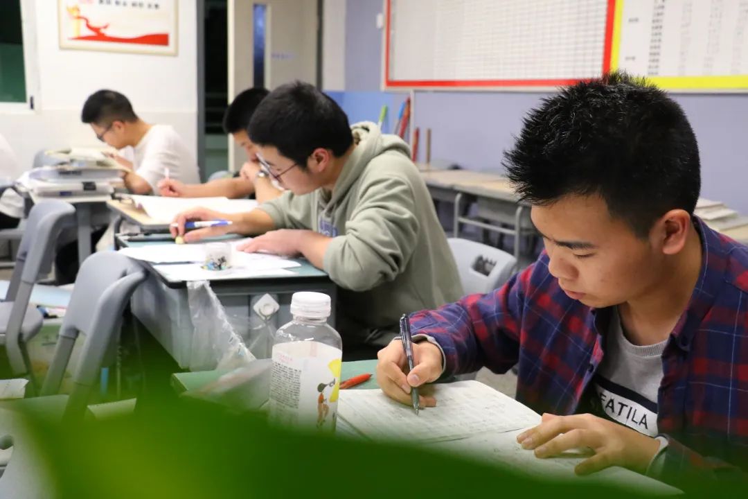 高考倒计时40天！致敬每一位成都为明的追梦者，决胜高考志做黑马