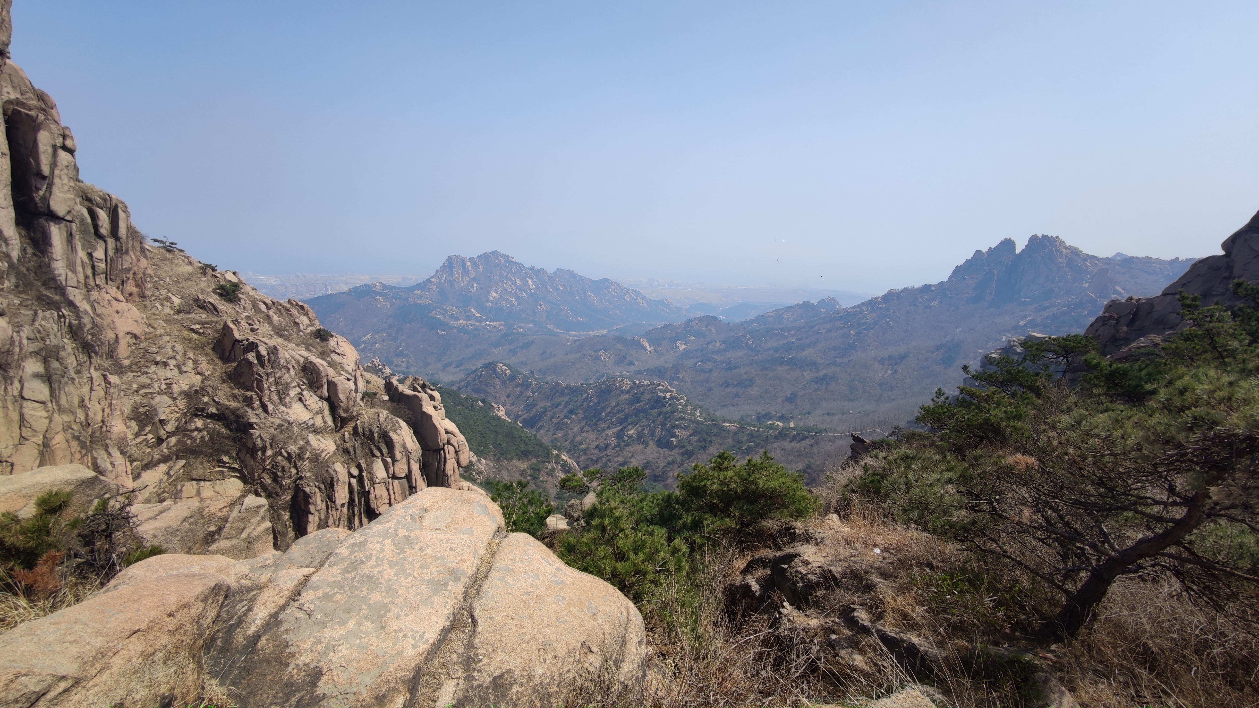 早春，大珠山探寻万亩杜鹃花开爬山游记