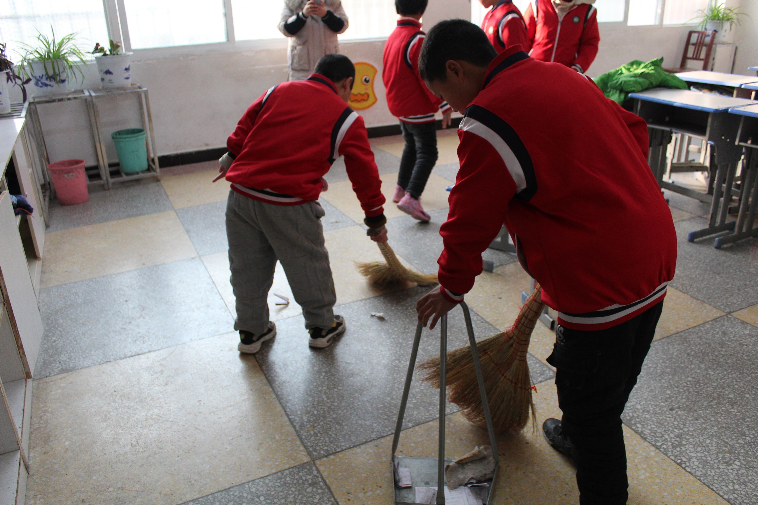 强化养成教育，提高生活技能