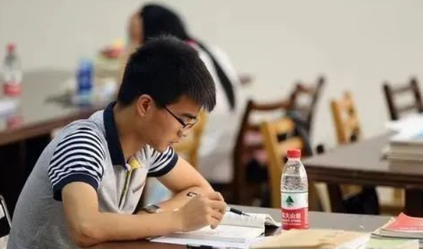 考上985的学生很厉害吗？一线班主任道出实情，底层家长有些扎心