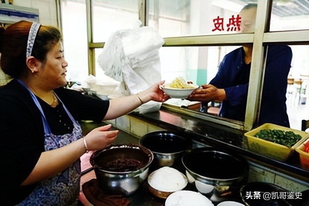 75岁老干妈再出山，收拾两个“不争气”的儿子，晚年基业恐难守住