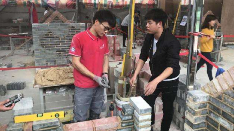 广东小伙初中毕业上职高，19岁靠砌墙成世界冠军，却拒绝百万年薪
