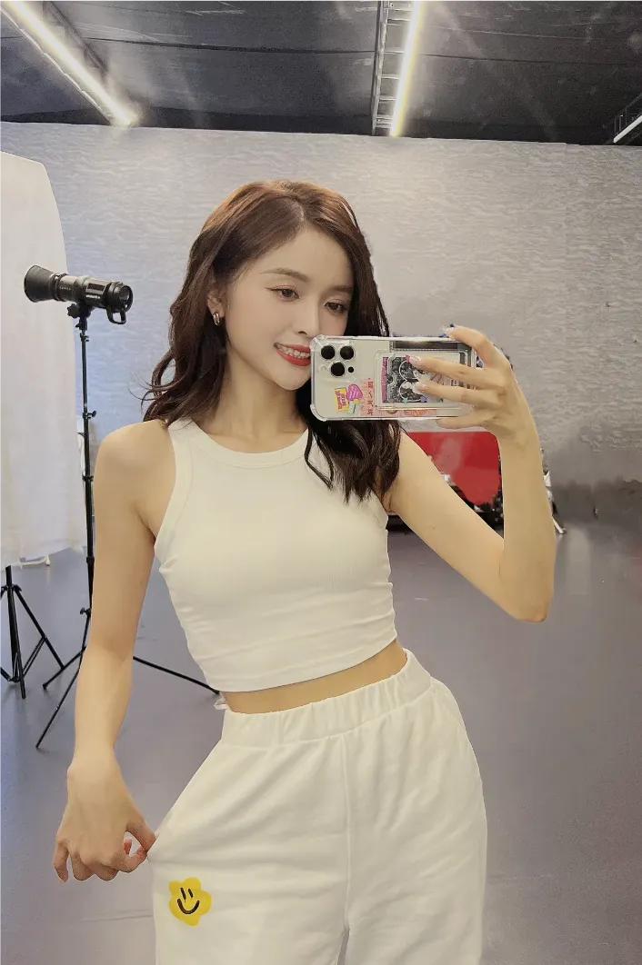 7月第一天，吴宣仪美照来袭，以此告别六月