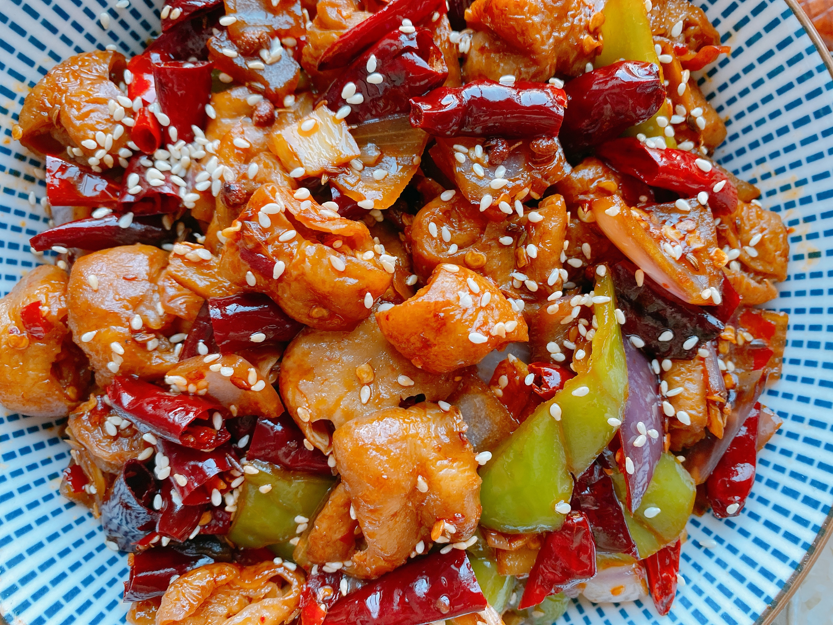 辣子肥肠的做法(简单几步教你做好的辣子肥肠)