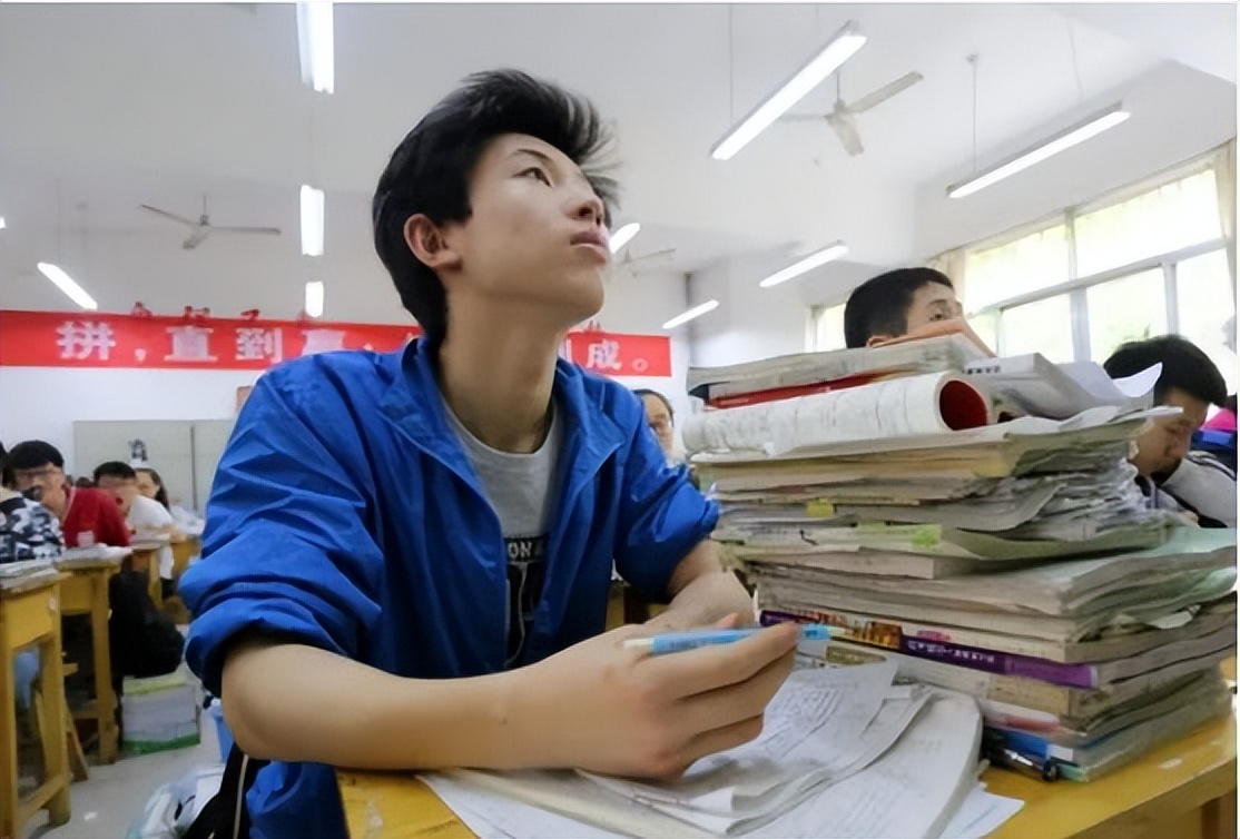 考研与高考，二者的异同点非常的明显，读书之路贵在“坚持”二字