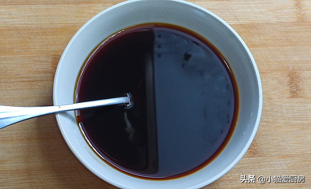 用蒜蓉粉丝蒸煲生蚝，3斤都不够吃，鲜嫩多汁入口那一刻太过瘾了