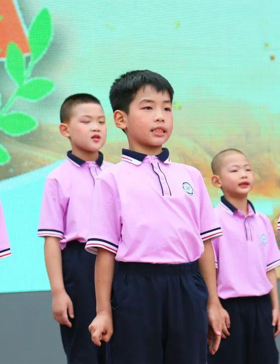 新小娃 ·争做接班人｜四川天府新区新兴小学举行第十四周升旗仪式