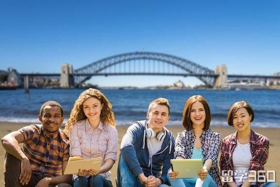 澳洲留学一年30万够吗，澳洲本科留学花费介绍