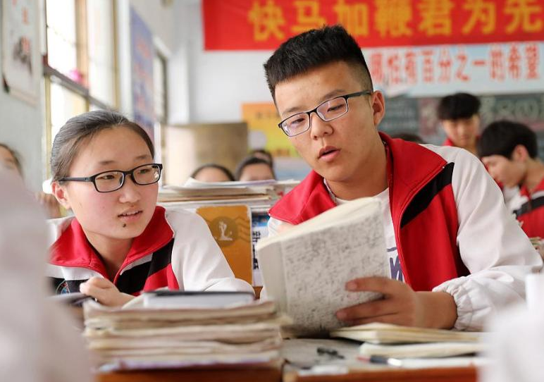 高考后才发现，普通班当鸡头与重点班当凤尾不同，差的不止是成绩