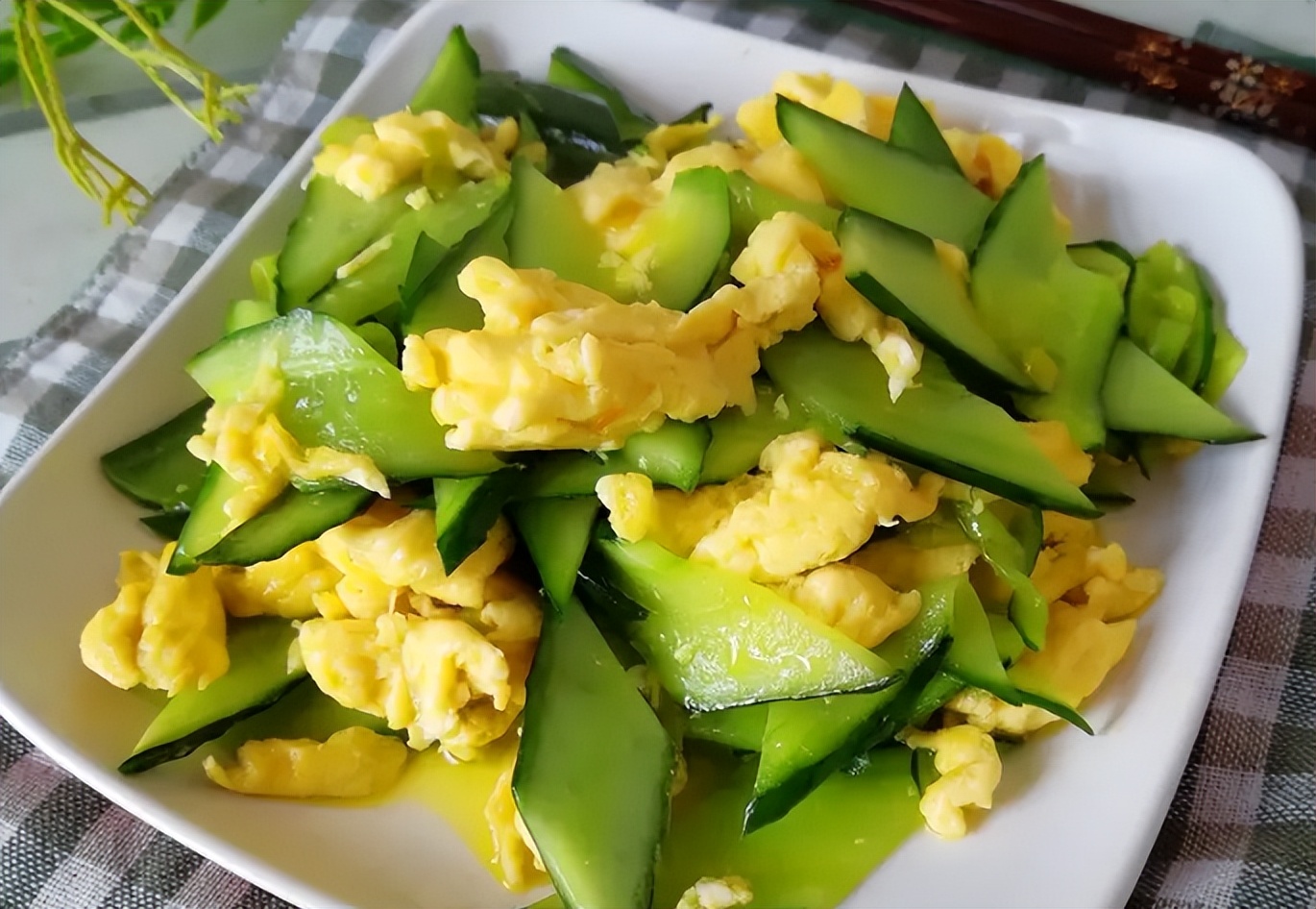 黃瓜炒蛋怎麼炒好吃(2個關鍵步驟讓黃瓜炒雞蛋清香入味)