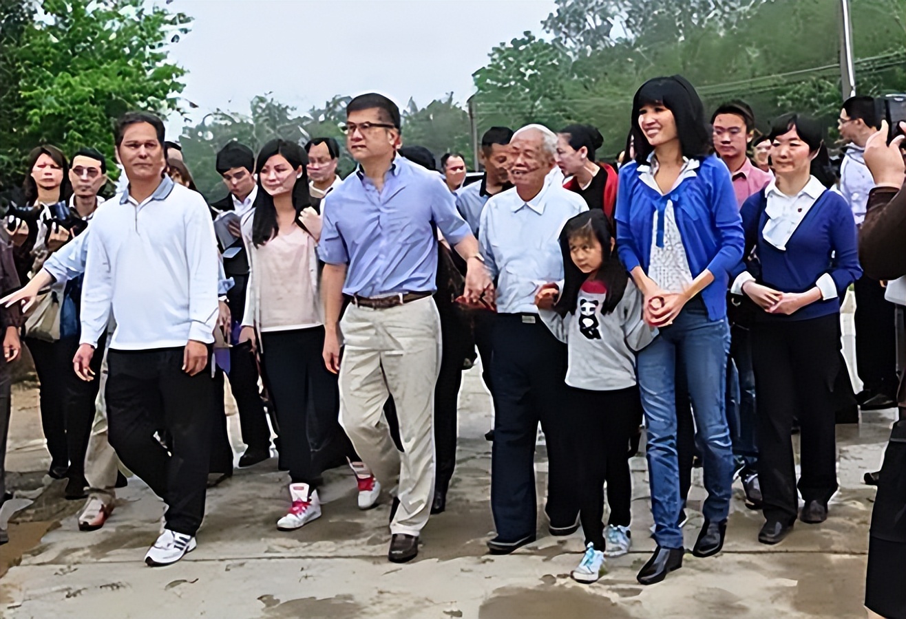 美国首位华裔州长骆家辉，根在广东台山，却对美国忠心不二