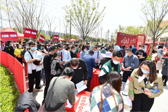 都会江来府┃热度赶超核心区！首开热销5亿，两年再现摇抢红盘