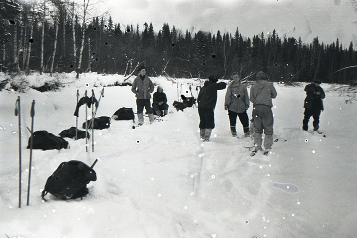 1959年登山事故，9名滑雪客离奇身亡，遗体被辐射，频现怪异线索