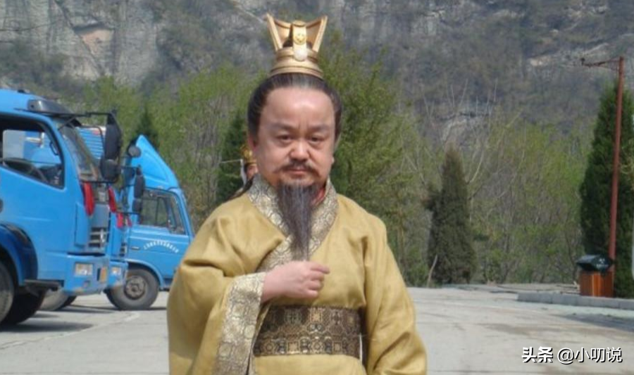 身高1.15米的张伸：44岁娶娇妻后被抛弃，无戏可拍靠小超市为生