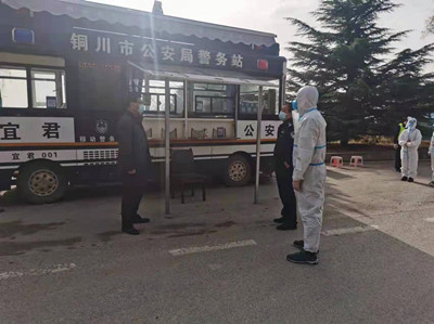 宜君县人民法院院长梁军龙深入疫情防控卡点督查指导工作