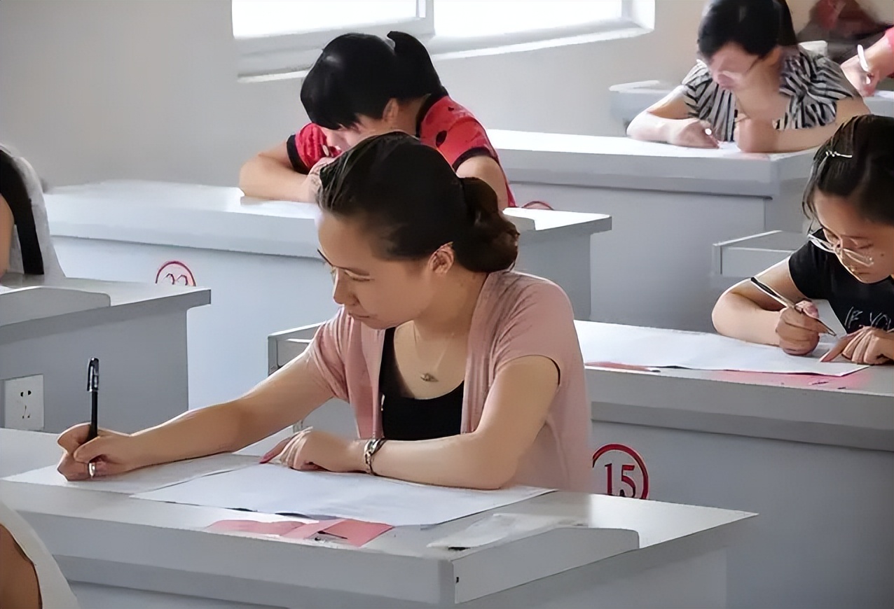 事业单位“教师”公开招聘，有编制不限制专业，本科就可以报考