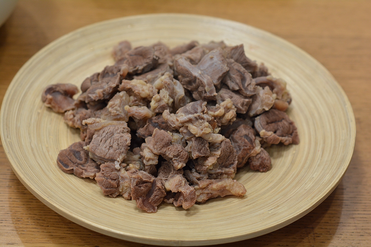 冬天多吃这“小人参”，1块5一斤，一根5块钱，全家美美吃两顿
