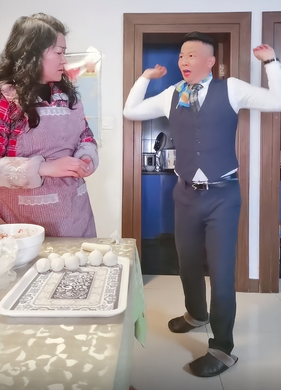 爱表演的生哥：模仿老太太走红圈粉400万，被赞“第二个宋小宝”