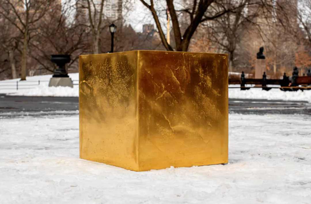 186公里的黄金立方体出现在纽约的中央公园，令人意外的是“艺术品”。